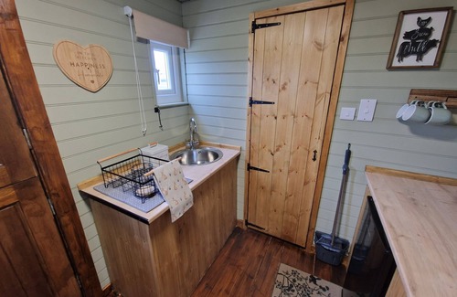 Cylch-Y-Garn Cabin | Stunning 1-bed Shepherd hut