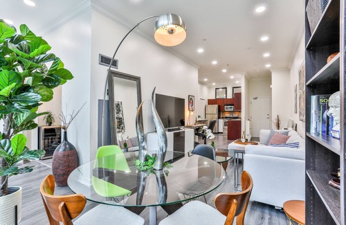 Toronto Entertainment District Condo | Stunning 1 Bedroom Condo Next to CN Tower