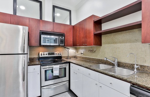 Toronto Entertainment District Condo | Stunning 1 Bedroom Condo Next to CN Tower