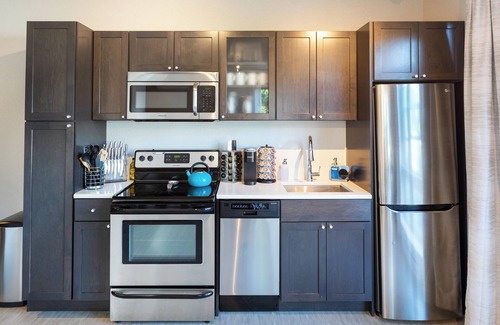 Powderhorn Apartment | Stunning 1-Bedroom Apartment+Super Fast WiFi+In-Unit W/D+Roku TVs+Walk to Uptown