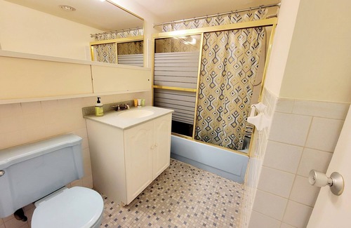 Elkins Park Apartment | Stunning 1-bedroom condo available for both short and long-term