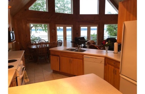 Brier Hill House | Stunning 1000 Islands Riverhouse w/private dock