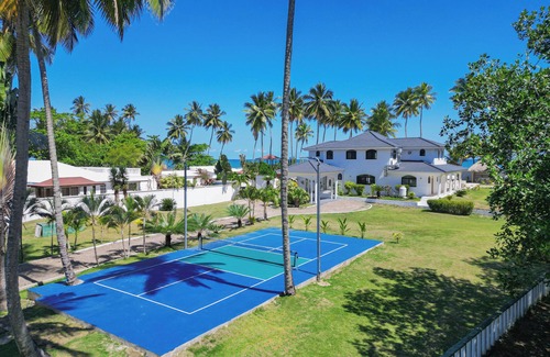 Las Canas Villa | Stunning 11BR Beachfront Villa with Private Pickleball Court