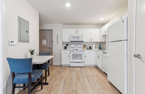 Far North Central Apartment | Stunning 1Bd/1Bth I Properties by Preston