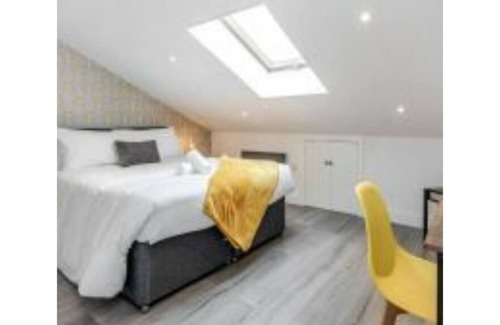 Milton Keynes Apartment | STUNNING, 1BR apartment in a quiet Location-7mins drive to Milton Keynes Station