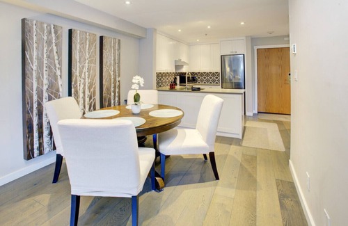 Whistler Creekside Condo | Stunning 1BR:Sleeps 2 Comfortably ,Balcony,Hot Tub,Pool+ BBQ,Walk to Everything!