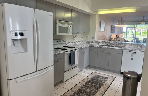 North Naples Condo | Stunning 2/2 Carlton Lakes Condo: Your Naples, FL Paradise Awaits!
