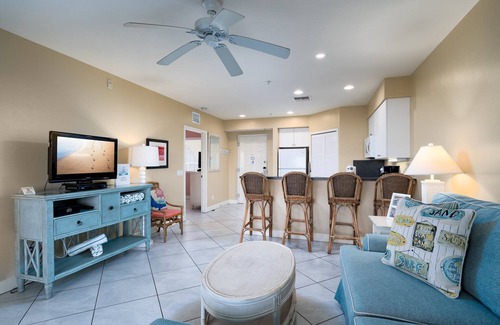 Fort Myers Beach Apartment | Stunning 2/2 in the Heart of Downtown Fort Myers Beach!