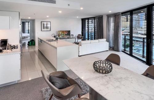 Broadbeach Apartment | Stunning 2 bed 2 bath 8th floor - GC Getaways