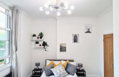 Crofton Park Apartment | Stunning 2 Bed 2 Bath Luxury London Apartment!