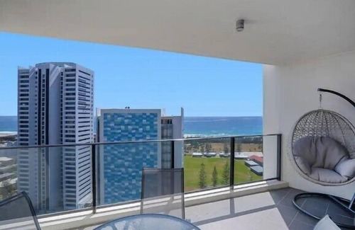 Broadbeach Apartment | Stunning 2 bed 2bath Ocean View in Broadbeach