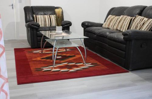 Chadwell Apartment | Stunning 2-Bed Ground floor Apartment in Romford