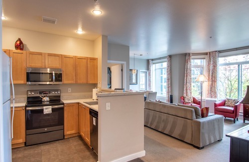 Belltown Condo | Stunning 2 Bedroom 2 Bath Home in Seattle!