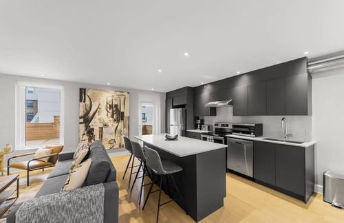 Downtown Montreal Condo | Stunning 2 beds, 2 baths, AAA location, rooftop
