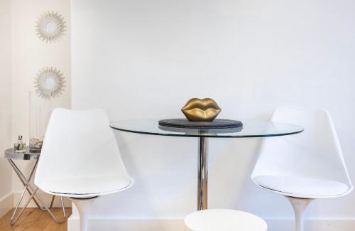Soho Apartment | Stunning 2Bed in Soho,Steps from Piccadilly Circus