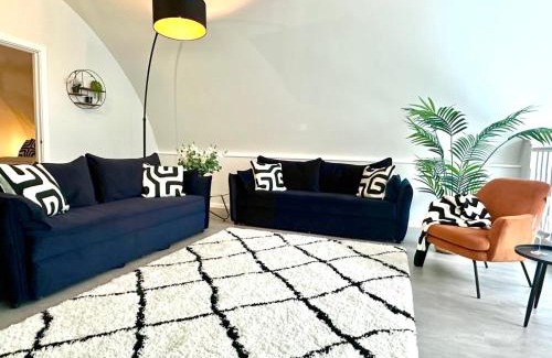 Newcastle-upon-Tyne Apartment | Stunning 2BR Duplex Near Centre