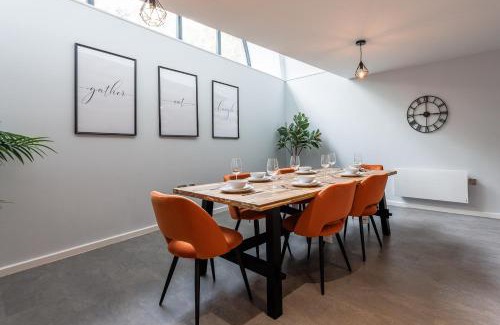 Newcastle-upon-Tyne Apartment | Stunning 2BR Duplex Near Centre