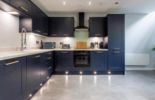 Newcastle-upon-Tyne Apartment | Stunning 2BR Duplex Near Centre