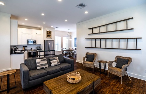 Lake Alfred Cottage | Stunning 2BR House on a Lakeside Estate!