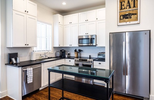Lake Alfred Cottage | Stunning 2BR House on a Lakeside Estate!