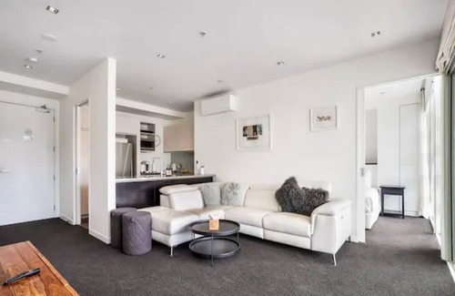 Auckland Central Business District Apartment | Stunning 2BR + Viaduct Views+Parking Zodiak Stays