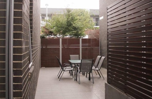 Queanbeyan East Apartment | Stunning 2brm Apartment Close to Canberra