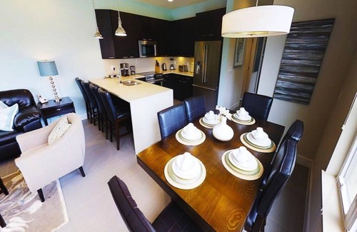 Four Corners House | Stunning 3 bed/3 bath end-of-row townhome, dip pool, balcony, Disney 9 miles!