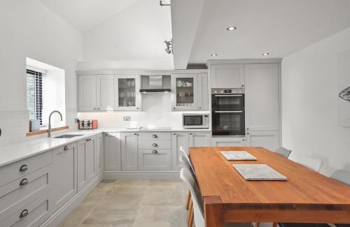 Burgh Island House | Stunning 3 Bed Barn close to Bigbury on Sea