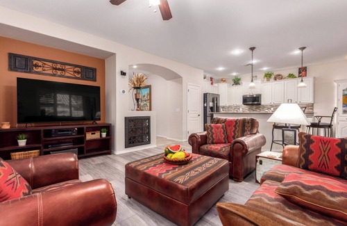 Maricopa House | Stunning 3 bed in the heart of Maricopa City!