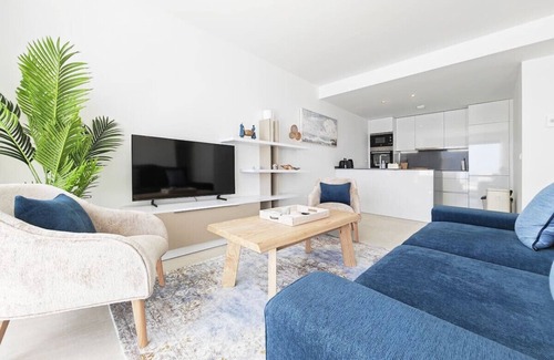 Alcorrin Apartment | Stunning 3 Bed Penthouse - Sea Views