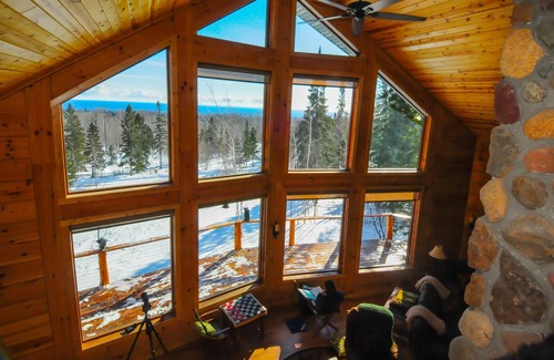 Lutsen Cabin | Stunning 3-bedroom; 7+ beds; log cabin with sauna; near Lutsen Mountains