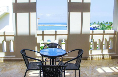 As Sifah Apartment | Stunning 3-Bedroom Coastal Retreat