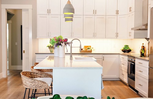 Downtown Berkeley Condo | Stunning 3 bedroom flat in charming Berkeley Victorian with AC, WiFi. Enjoy!