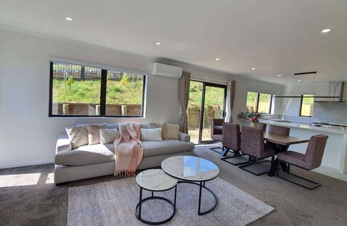 Hamilton House | Stunning 3 Bedrooms House Close to University