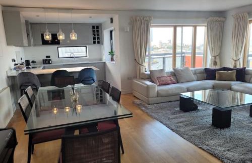 Peninsula Apartment | Stunning 3 Double Bedroom Apt in Greenwich near O2