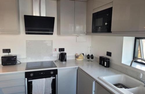 Peninsula Apartment | Stunning 3 Double Bedroom Apt in Greenwich near O2