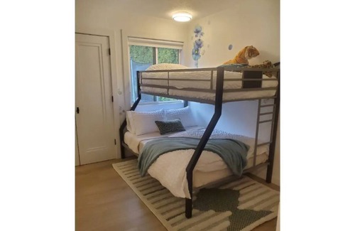 Kamloops House | Stunning 365degree vapor cleaned central view home