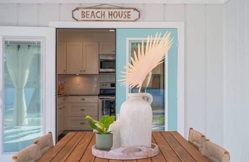 Siesta Key House | Stunning 3BD Siesta Cottage - Walk to the Beach!