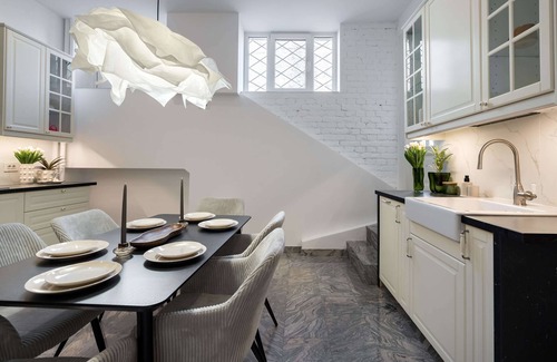 Bucharest City-Centre Apartment | Stunning 3BR - Balcony Overlooking Calea Victoriei