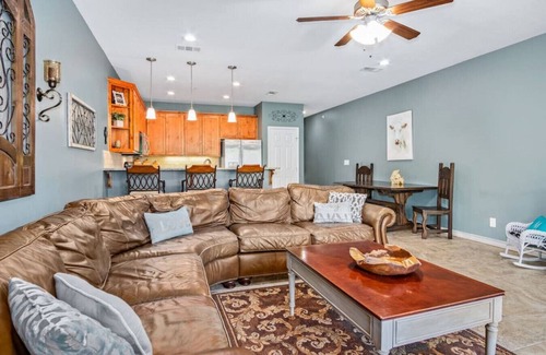 New Braunfels Apartment | Stunning 3rd floor, 2BDR/2BTH condo overlooking river and cliffs!