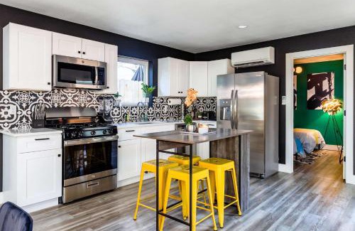 East Cesar Chavez House | Stunning 3rd St Escape 6th Street - 4 min walk