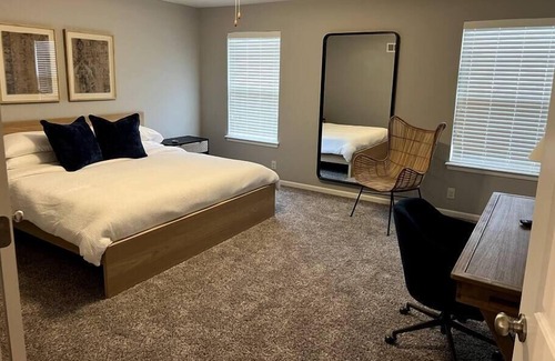 Independence House | Stunning 4 BR in Independence