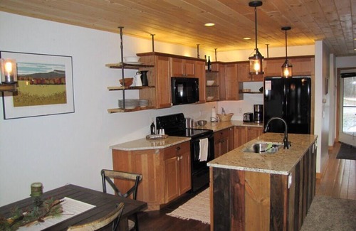 Rangeley Condo | Stunning 4bd/2.5b condo, beach access Rangeley Lake, close to town & Saddleback