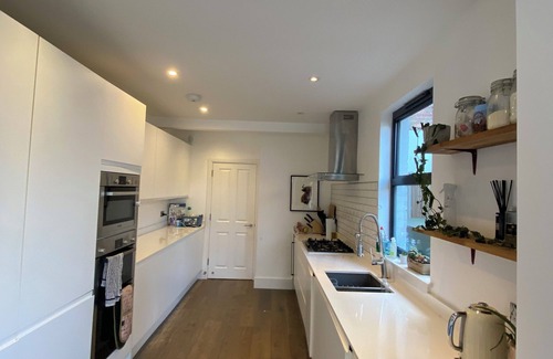 St. Ann's House | Stunning 4BD House w/Large Garden - Finsbury Park!
