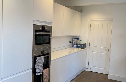 St. Ann's House | Stunning 4BD House w/Large Garden - Finsbury Park!