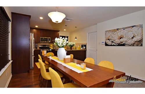 Round Rock House | Stunning 4BR 2BA Sleeps 12 in the Heart of Round Rock