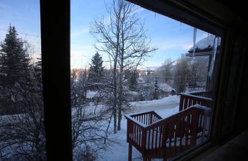 Jackson House | Stunning 4BR, 3BT - Available for 7+ nights upon approval.