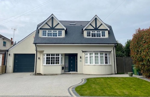 Sunbury on Thames House | Stunning 5 bed house in Surrey