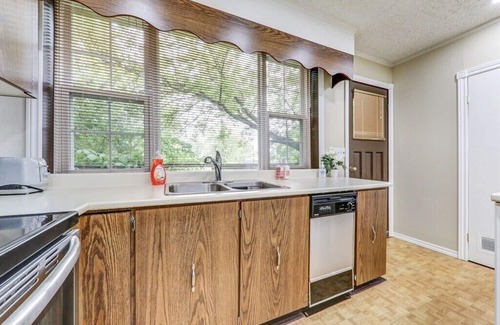 Fenelon Falls Cottage | Stunning 5 bedroom cottage in fenelon falls