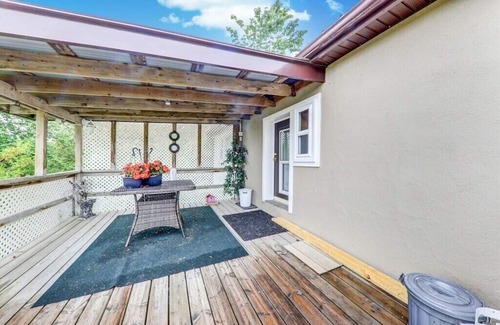 Fenelon Falls Cottage | Stunning 5 bedroom cottage in fenelon falls